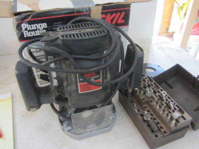 lot 35 image: Skil Router & Bits