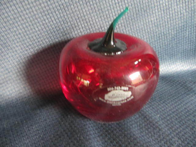lot 60 image: Blenko Paperweight