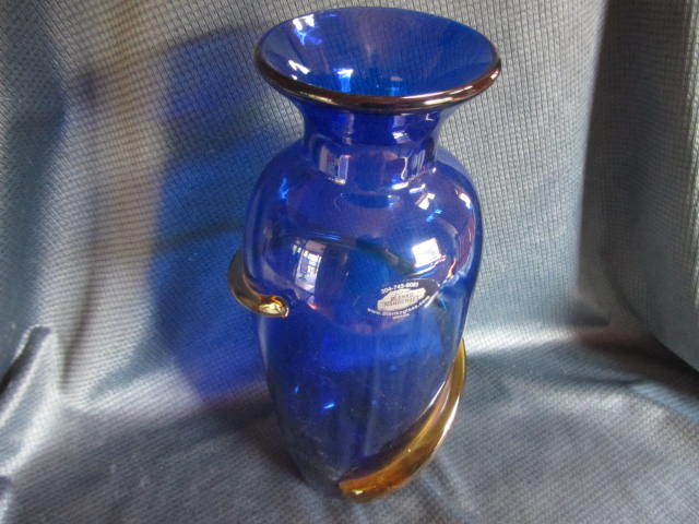 lot 61 image: Blenko Cobalt Vase