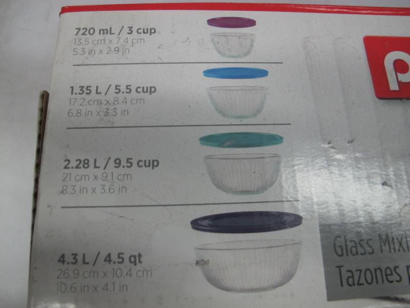 lot 8 image: 4 Pyrex Glass Mixing Bowls with lids