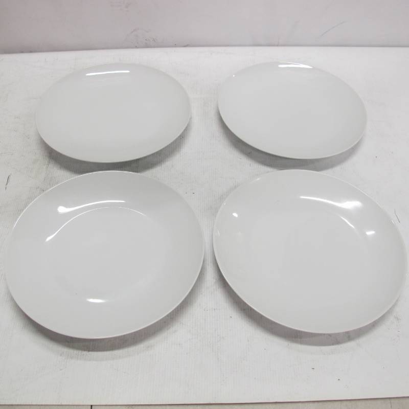 lot 60 image: Denmark Dinnerware Set 10 pc White