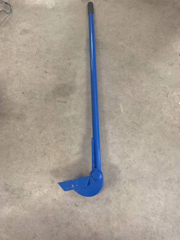 lot 21 image: New Deluxe Pallet Buster  Skid Breaker  $99 Retail