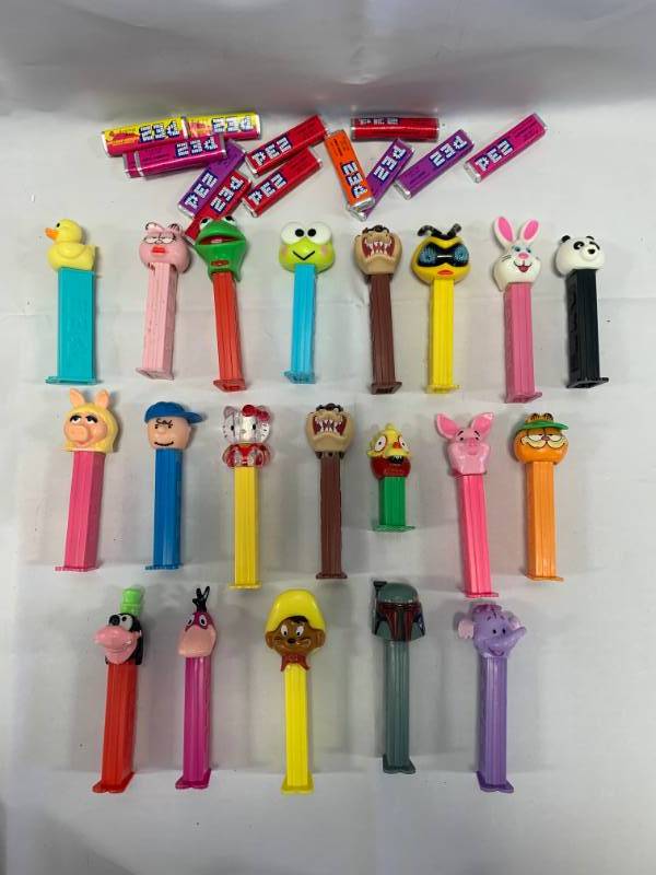 lot 49 image: Pez Dispenser Collection