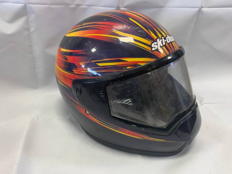lot 58 image: Ski Doo Snowmobile Helmet Size Medium