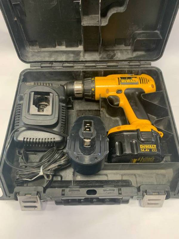 lot 74 image: DeWalt Cordless Drill (for parts)