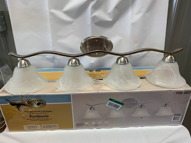 lot 78 image: 4 Light Vanity Light Fixture