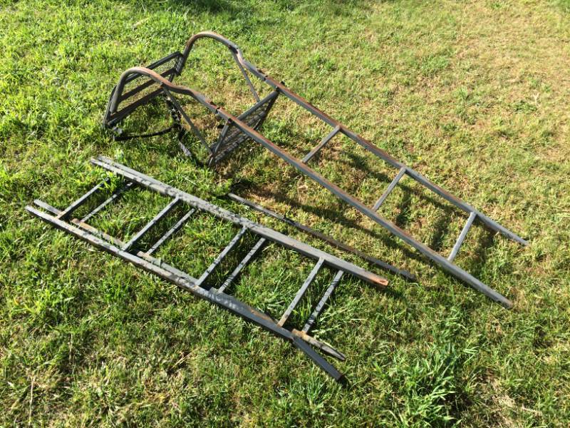 lot 37 image: 15 Ladder Stand