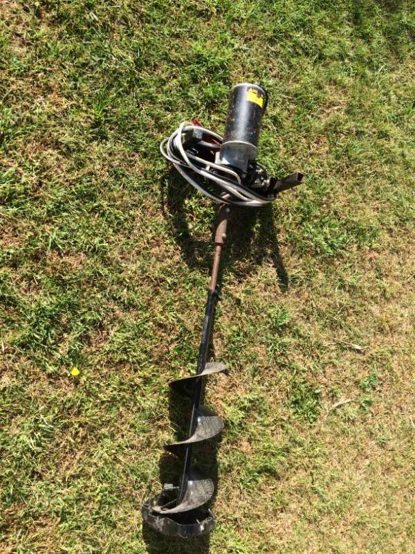 lot 38 image: Electric Ice Auger