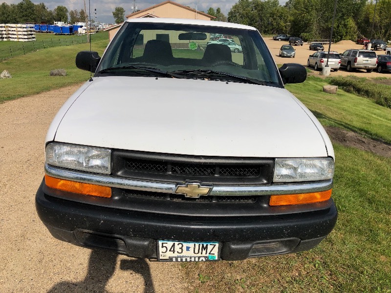 2002 Chevy S-10 -No Reserve-