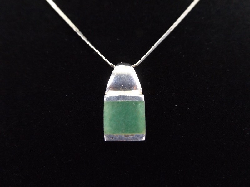 .925 Sterling Silver Inlayed Jade Pendant Necklace