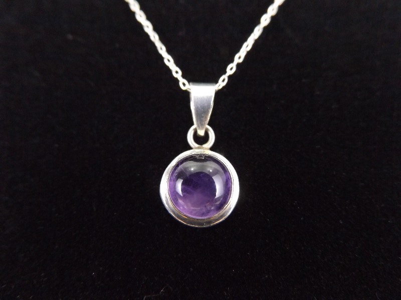 .925 Sterling Silver Amethyst Cabochon Pendant Necklace