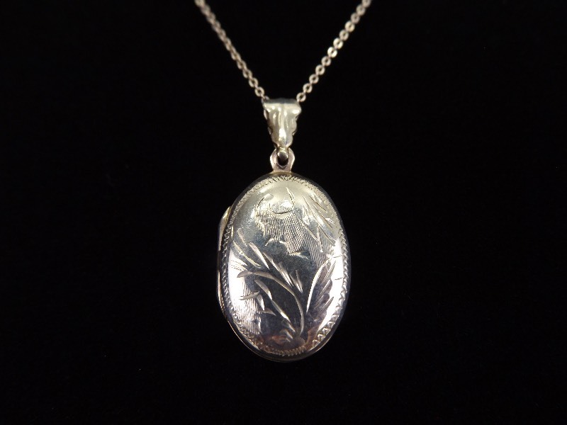 .925 Sterling Silver Antique Locket Pendant Necklace