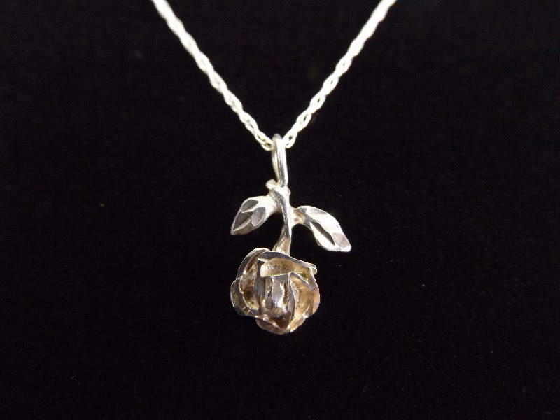 .925 Sterling Silver Rose Pendant Necklace