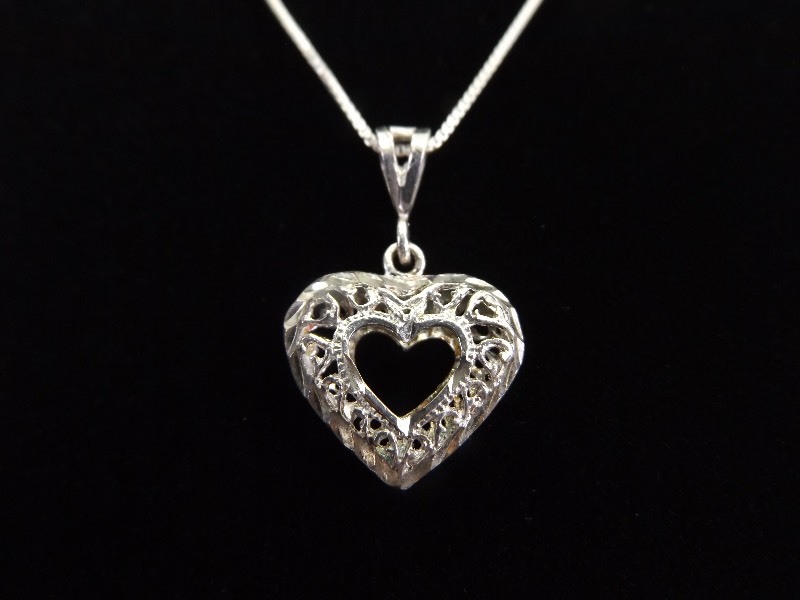 .925 Sterling Silver Heart Pendant Necklace