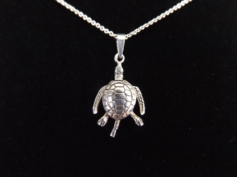.925 Sterling Silver Articulated Turtle Pendant Necklace