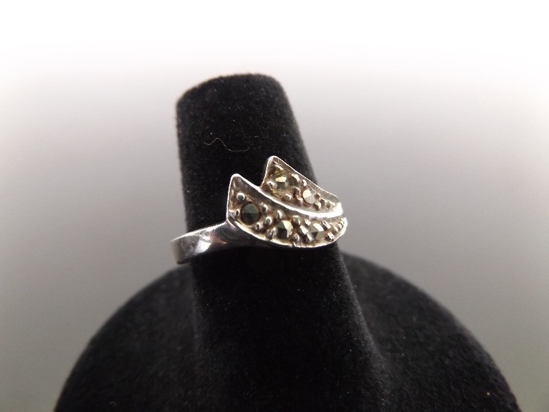 .925 Sterling Silver Art Nouveau Ring Size 6
