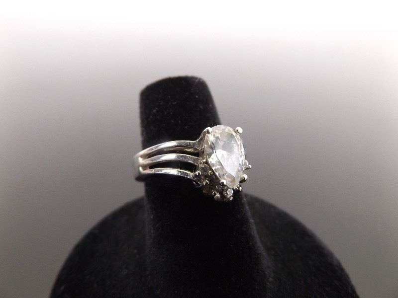 .925 Sterling Silver Pear Cut Crystal Ring Size 5.75