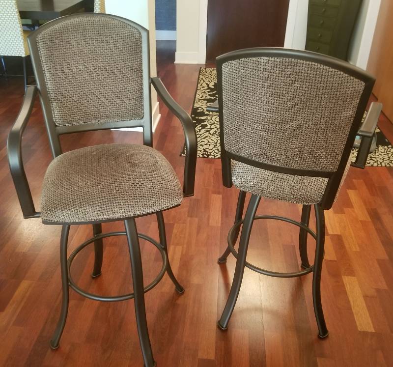 lot 16 image: Trendler Swivel Counter Bar Stools, Set of 2