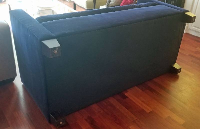 lot 10 image: Blue Velvet Upholstered Day Bed with Pillows