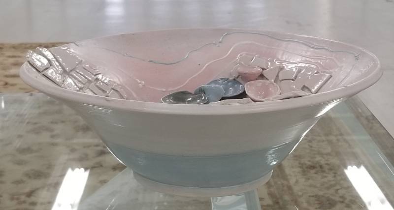 lot 52 image: Ceramic Art Pottery Collection  Pink Fungi and Flowers Bowl