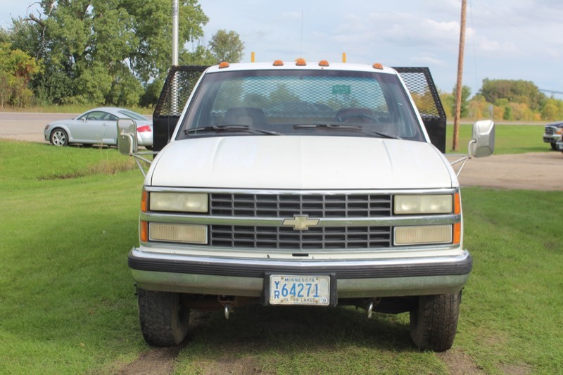 lot 4214 image: 1992 Chevrolet C3500
