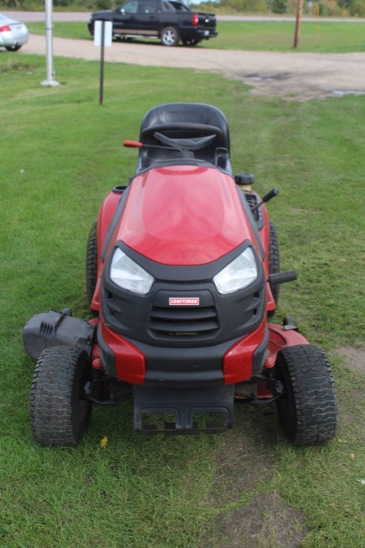 lot 4216 image: Craftsman YT4000 42 Riding Lawn Mower w 26hp Briggs & Stratton Motor