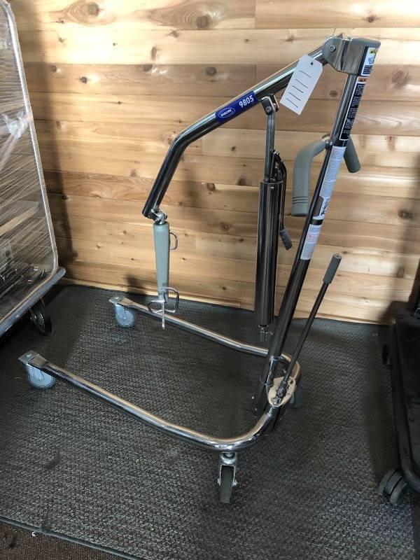LIKE NEW CONDITION! INVACARE 9805 HOYER HYDRAULIC PERSONAL PATIENT LIFT