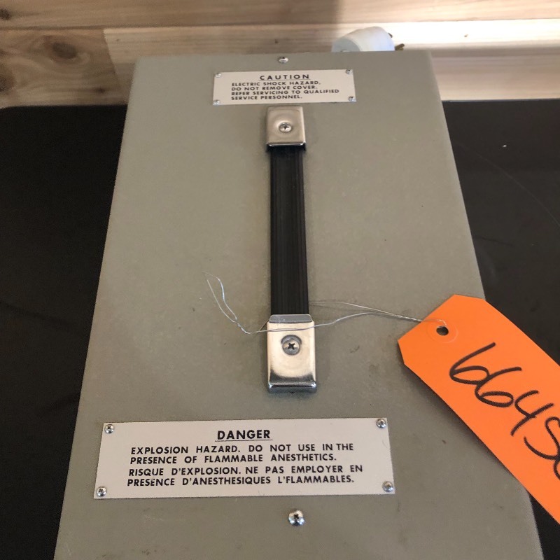 lot 8 image: Olympus CLK-3 Light  Air Source