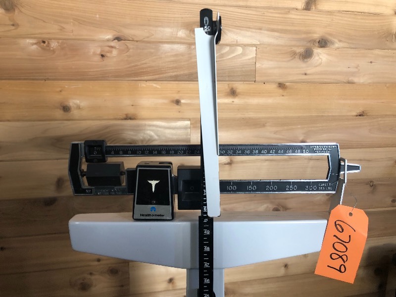 lot 21 image: Scale