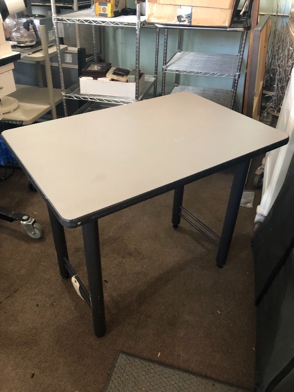 lot 26 image: Table