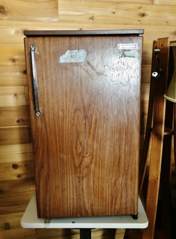 lot 60 image: Sanyo Electric Mini Refrigerator Model SR1282-4