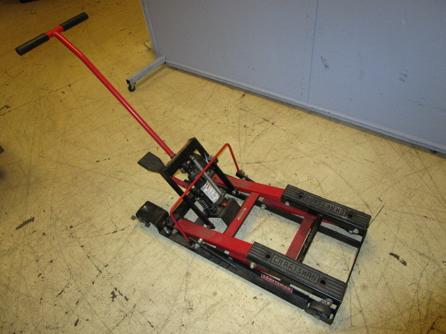 lot 401 image: CRAFTSMAN MOTORCYCLE AND ATV JACK