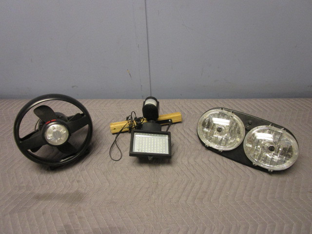 lot 410 image: HARLEY-DAVIDSON LIGHT MOUNT, MOTION ACTIVATE SECURITY LIGHT AND A COLEMAN CAMP LIGHTFAN
