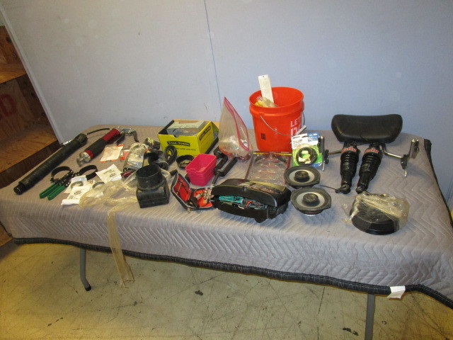 lot 413 image: ASSORTED AUTOMOTIVE & MOTORCYCLE ACCESSORIES