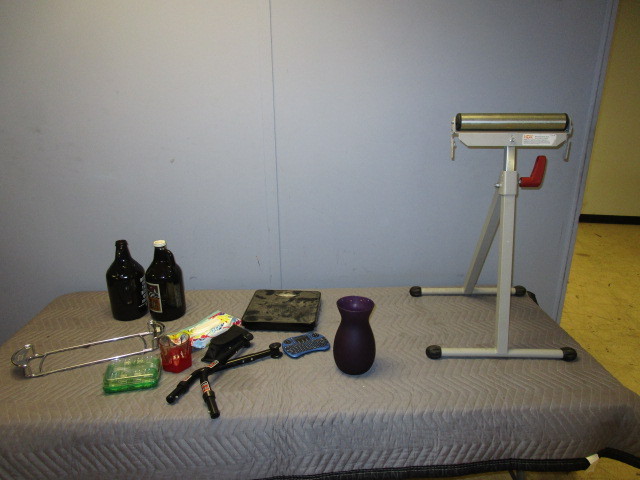 lot 414 image: HDX ROLLER STAND AND HOME GOODS