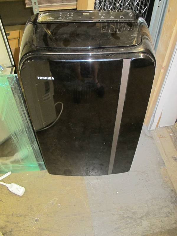 lot 20 image: Toshiba 14,000 BTU (10,000 BTU, DOE) 115-Volt Portable AC with Dehumidifier Function
