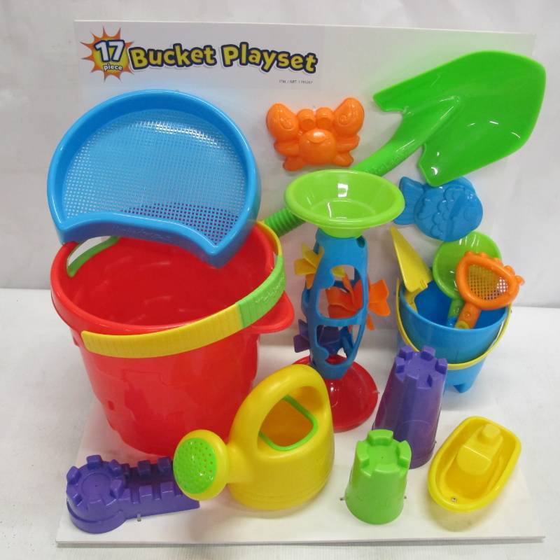 17 piece bucket playset