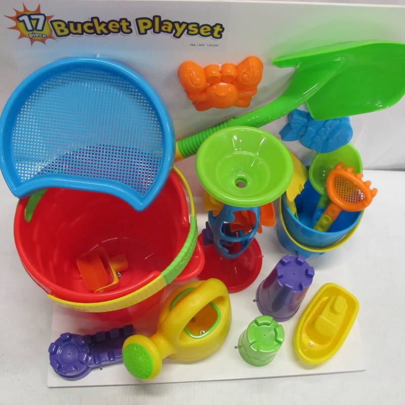 17 piece bucket playset