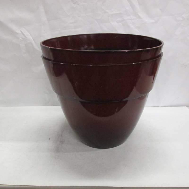 lot 7A image: Southern Patio ZOYA Resin Planter, 2-pack - Dark RED - NEW