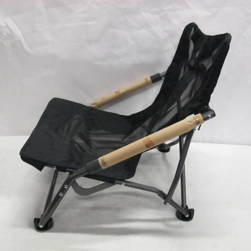 lot 123 image: CASCADE MOUNTAIN TECH COMPACT LOW PROFILE OUTDOOR FOLDING CAMP CHAIR WITH CARRY CASE