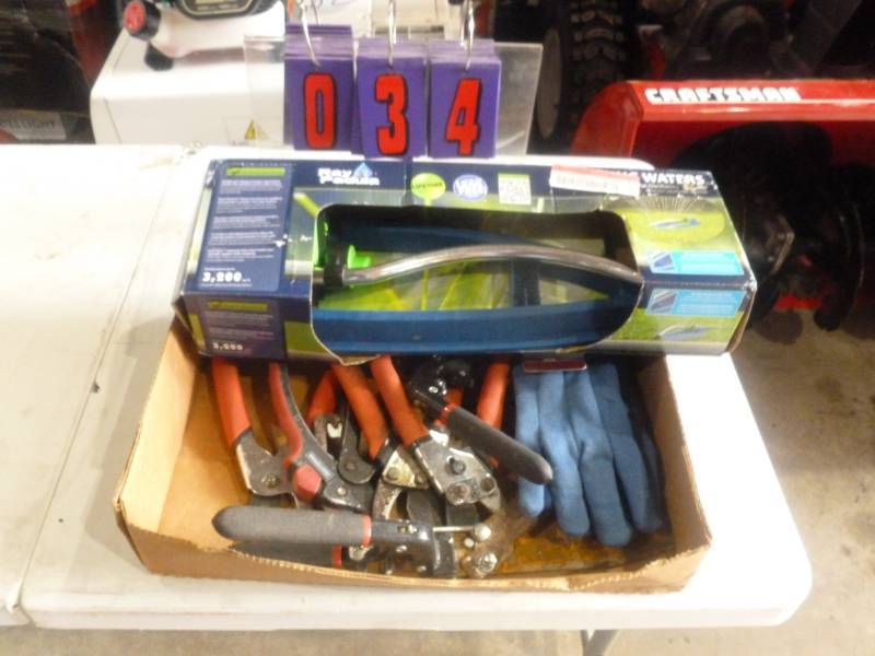Flat of Miscellaneous Garden Accessories