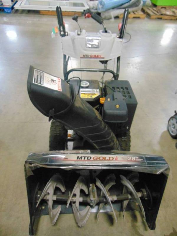 lot 6 image: MTD Gold 31AH65LG704 357CC OHV 4 Cycle 28 Snow Thrower