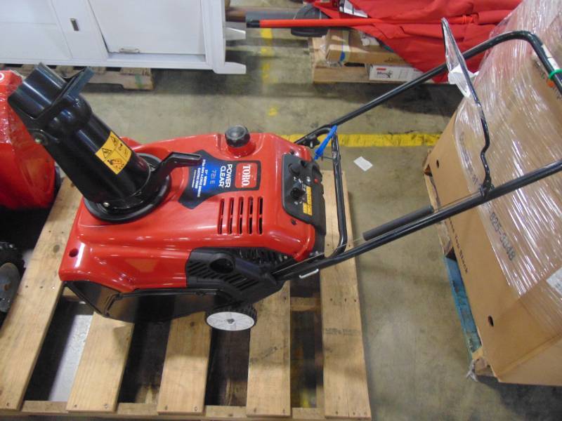 lot 26 image: Toro Power Clear 721 E 21 in. Single-Stage Gas Snow Blower 38742
