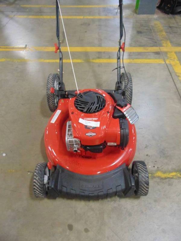 lot 37 image: Troy-bilt 21 in. 140 cc 550ex Series Briggs & Stratton Gas Walk Behind Push Mower with 2-in-1 cutting TriAction Cutting System TB110