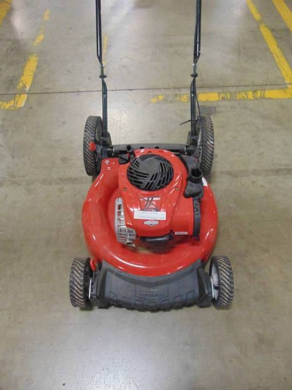 lot 41 image: Troy-bilt 21 in. 140 cc 550ex Series Briggs & Stratton Gas Walk Behind Push Mower with 2-in-1 cutting TriAction Cutting System TB110