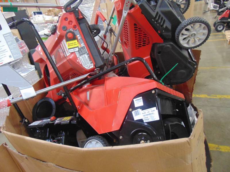 lot 51 image: WHOLESALE MIXED PALLET OF RETURNS - ENTIRE PALLET OF SNOWBLOWERS