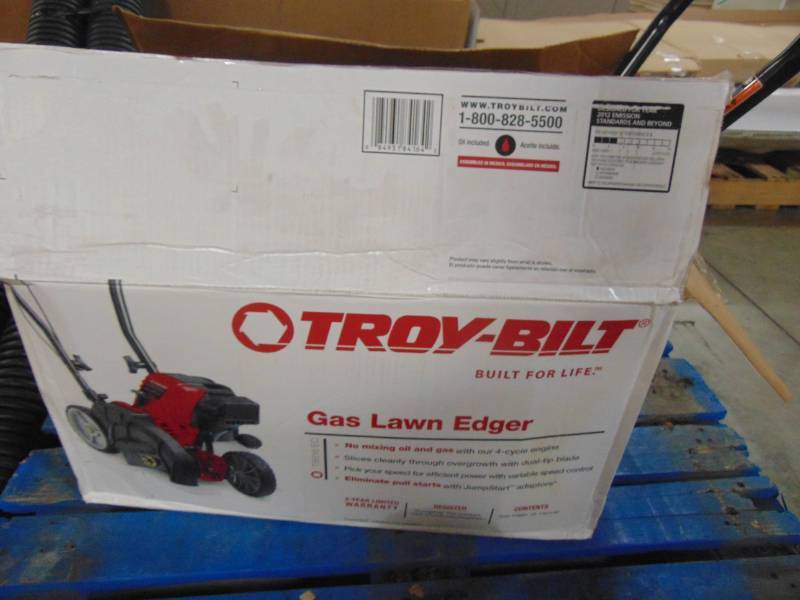 lot 61 image: Troy-Bilt TB516 EC 29-cc 4-Cycle 9-in Gas Lawn Edger 25A-516-766