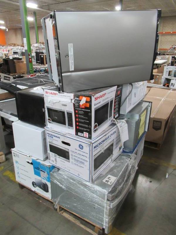 lot 208 image: WHOLESALE MIXED PALLET OF RETURNS - REFRIGERATOR AND MICROWAVES