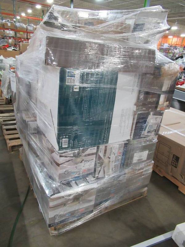 lot 214 image: WHOLESALE MIXED PALLET OF RETURNS - CEILING FANS AND LIGHTING