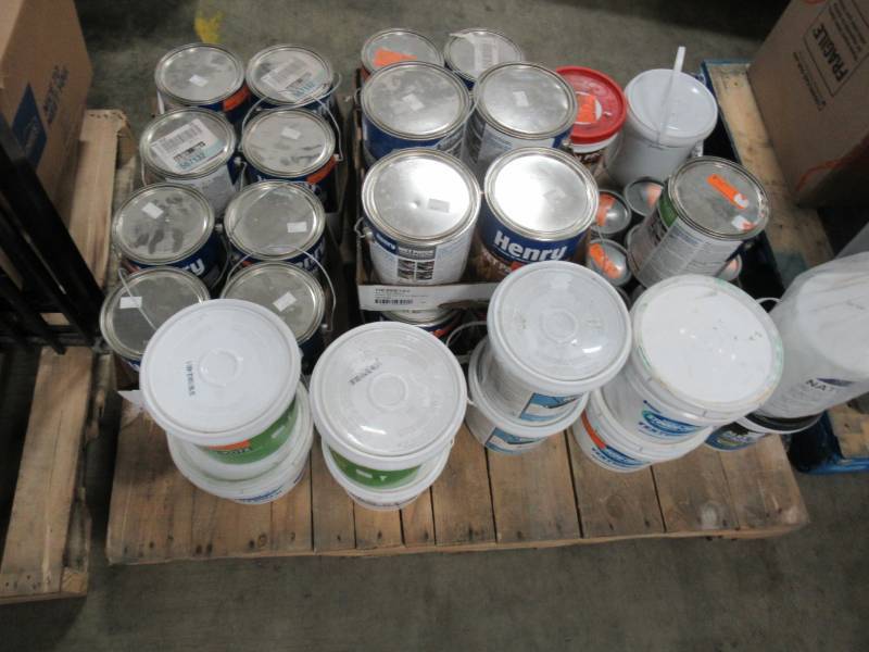 lot 224 image: MIXED WHOLESALE PALLET OF MISCELLANEOUS BUILDING MATERIALS FROM RETAIL STORE REMODEL - ROOF AND WALL PATCH COMPOUNDS AND MORE